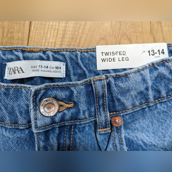 Zara jeans Twisted Wide Leg Barrel fit - Picture 4 of 4
